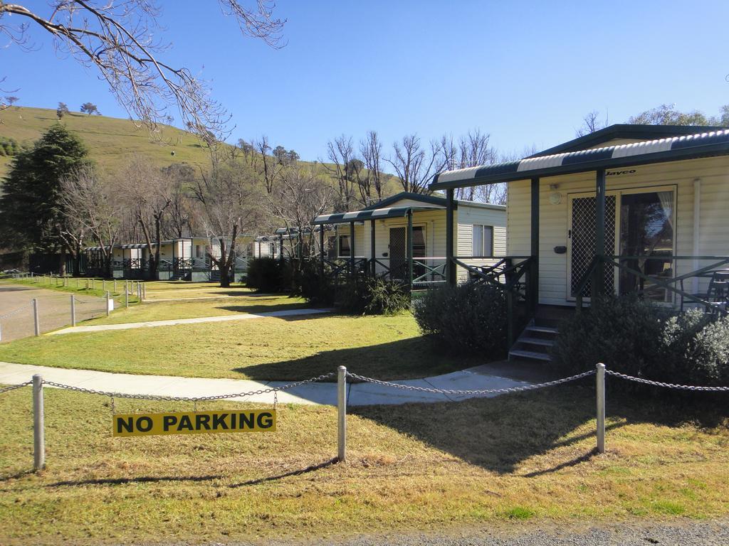 Gundagai Cabins & Tourist Park מראה חיצוני תמונה