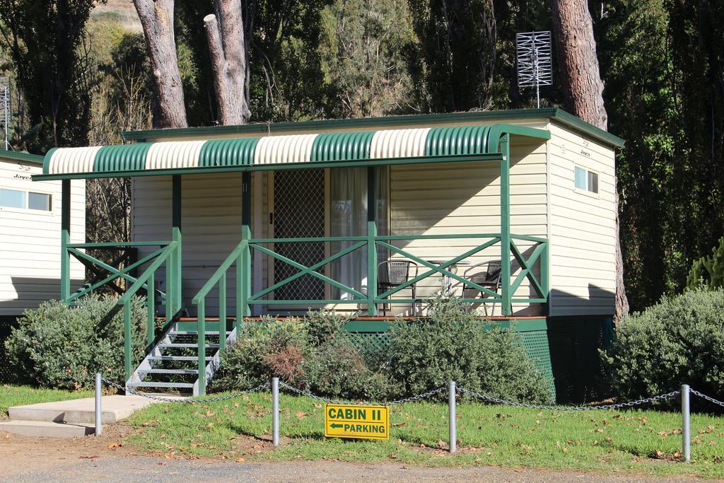 Gundagai Cabins & Tourist Park מראה חיצוני תמונה